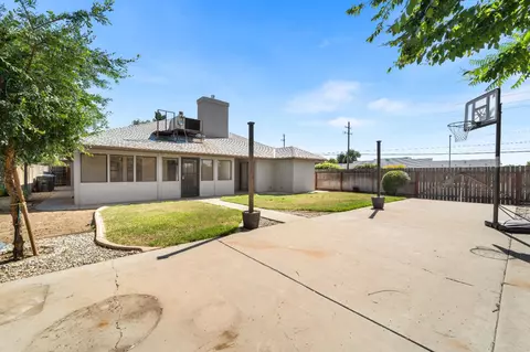 Exterior - 1407 Purvis Ave, Clovis, CA 93611 photo 10 of 18