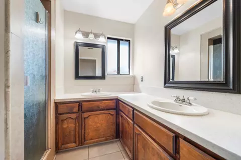 Bath - 1407 Purvis Ave, Clovis, CA 93611 photo 1 of 5