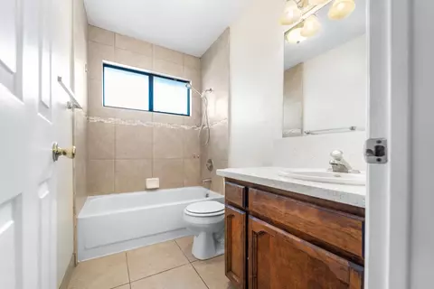 Bath - 1407 Purvis Ave, Clovis, CA 93611 photo 5 of 5