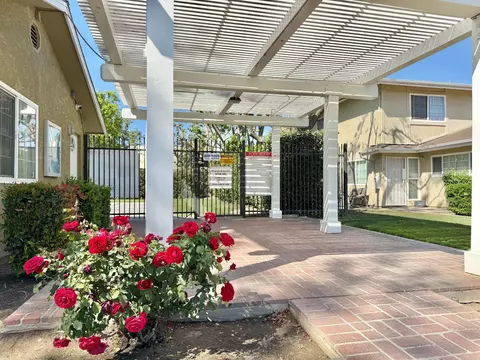 Exterior - 495 W Santa Ana Ave #4, Clovis, CA 93612 photo 4 of 8