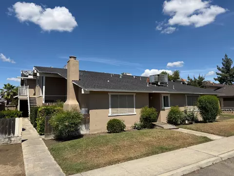 571 W Ashlan Ave, Clovis, CA 93612