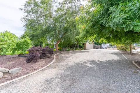Exterior - 16176 La Canada Rd, Madera, CA 93636 photo 5 of 21