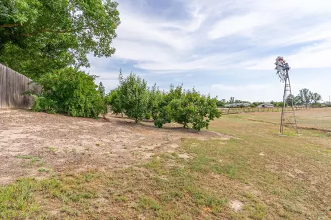 Exterior - 16176 La Canada Rd, Madera, CA 93636 photo 19 of 21