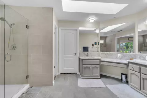 Bath - 16176 La Canada Rd, Madera, CA 93636 photo 2 of 4