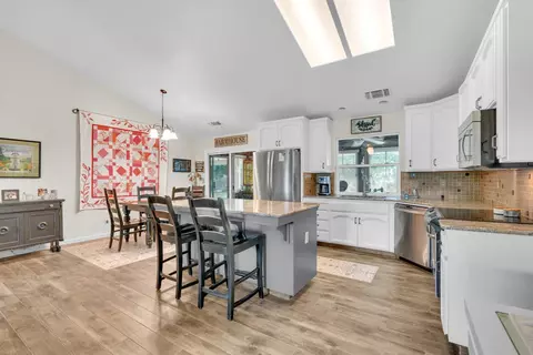 Kitchen - 16176 La Canada Rd, Madera, CA 93636 photo 1 of 4