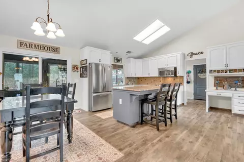 Kitchen - 16176 La Canada Rd, Madera, CA 93636 photo 4 of 4
