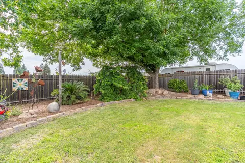 Exterior - 16176 La Canada Rd, Madera, CA 93636 photo 16 of 21