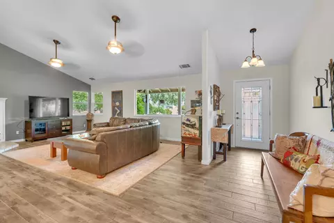 Entry Way - 16176 La Canada Rd, Madera, CA 93636 photo 1 of 3