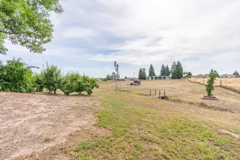 Exterior - 16176 La Canada Rd, Madera, CA 93636 photo 20 of 21