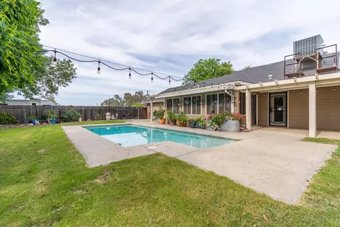 Exterior - 16176 La Canada Rd, Madera, CA 93636 photo 11 of 21
