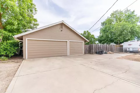 Exterior - 16176 La Canada Rd, Madera, CA 93636 photo 6 of 21