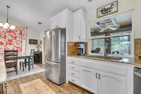 Kitchen - 16176 La Canada Rd, Madera, CA 93636 photo 3 of 4