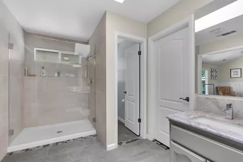 Bath - 16176 La Canada Rd, Madera, CA 93636 photo 4 of 4