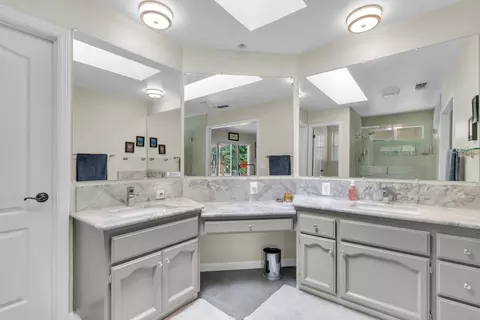 Bath - 16176 La Canada Rd, Madera, CA 93636 photo 3 of 4