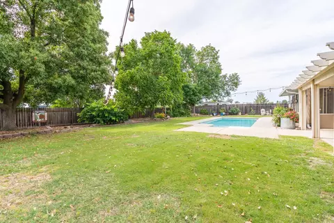 Exterior - 16176 La Canada Rd, Madera, CA 93636 photo 12 of 21