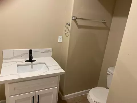 Bath - 424 S A St, Madera, CA 93638 photo 3 of 4