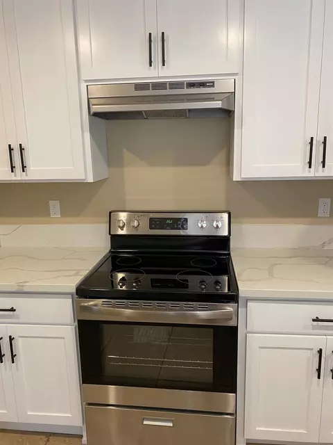 Kitchen - 424 S A St, Madera, CA 93638 photo 11 of 14