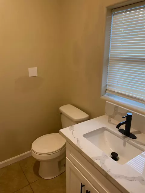 Bath - 424 S A St, Madera, CA 93638 photo 2 of 4