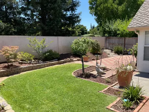 Exterior - 2270 Dawson Cove Ln S, Clovis, CA 93611 photo 3 of 7
