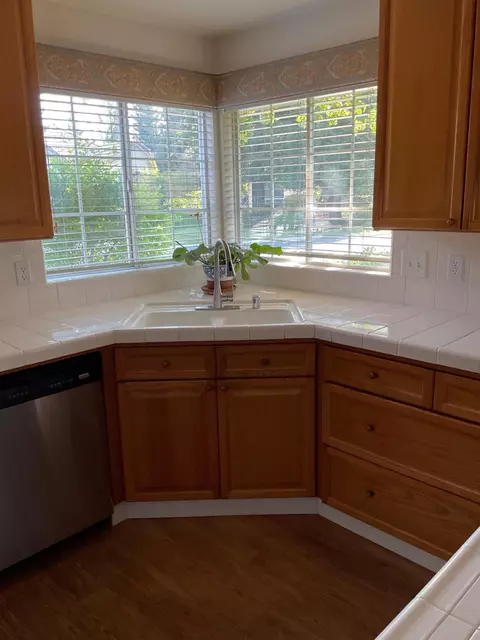 Kitchen - 2270 Dawson Cove Ln S, Clovis, CA 93611 photo 3 of 3