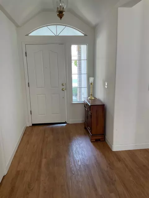 Entry Way - 2270 Dawson Cove Ln S, Clovis, CA 93611 photo 2 of 5