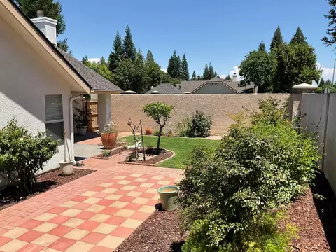 Exterior - 2270 Dawson Cove Ln S, Clovis, CA 93611 photo 5 of 7