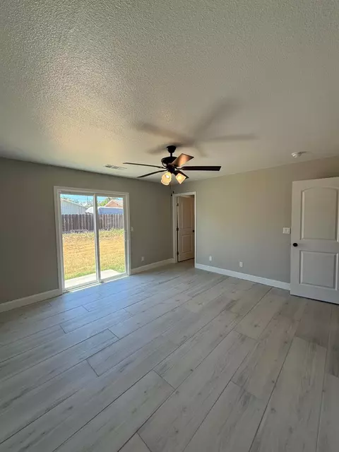 16576 Camden Dr, Madera, CA 93638 photo 11
