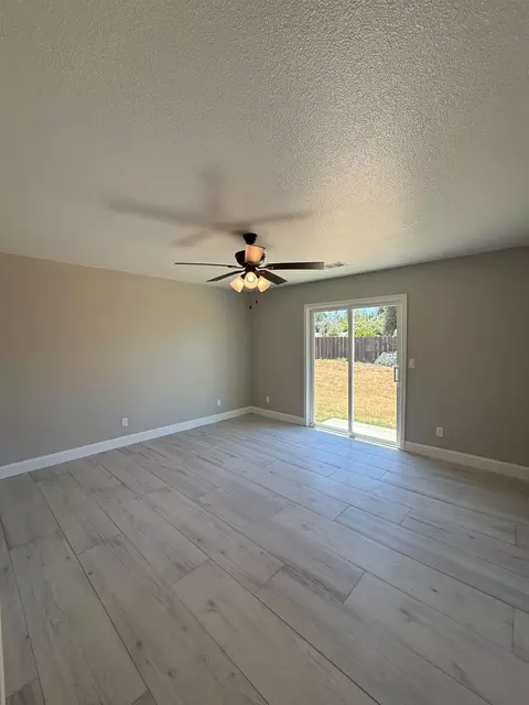 16576 Camden Dr, Madera, CA 93638 photo 10