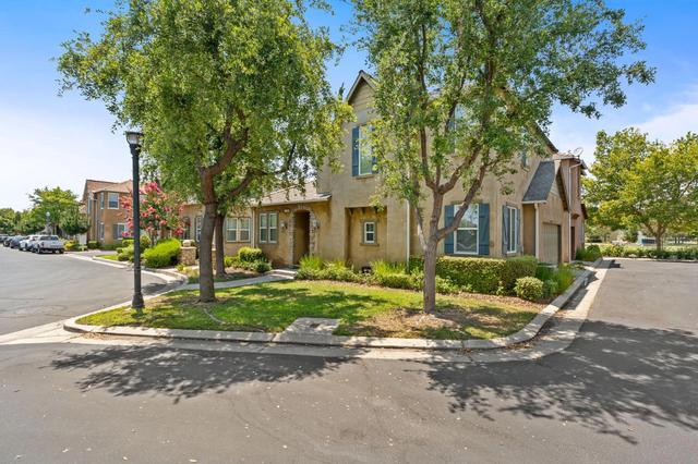 1794 N Merlan Ln, Clovis, CA 93619