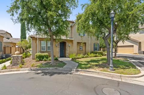 1794 N Merlan Ln, Clovis, CA 93619 photo 2