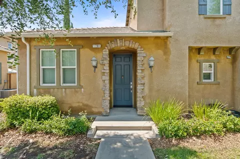 1794 N Merlan Ln, Clovis, CA 93619 photo 3