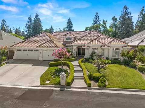 9377 N Saint Martin Dr, Fresno, CA 93720