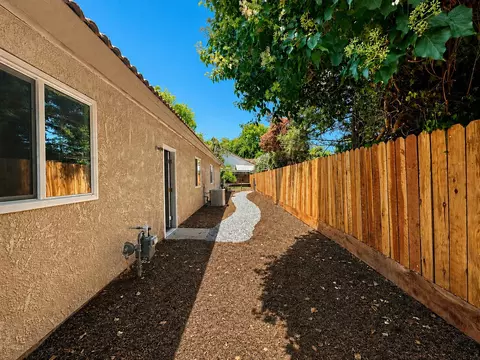 Exterior - 126 Kelly Ct, Clovis, CA 93611 photo 5 of 12