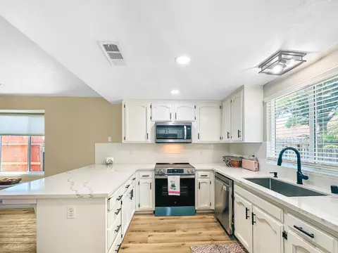 Kitchen - 126 Kelly Ct, Clovis, CA 93611 photo 2 of 2