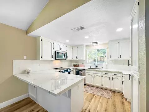 Kitchen - 126 Kelly Ct, Clovis, CA 93611 photo 1 of 3