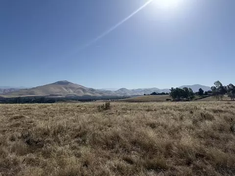 1900 N Piedra Rd, Sanger, CA 93657