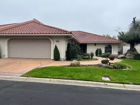 11 Season Ct, Madera, CA 93637