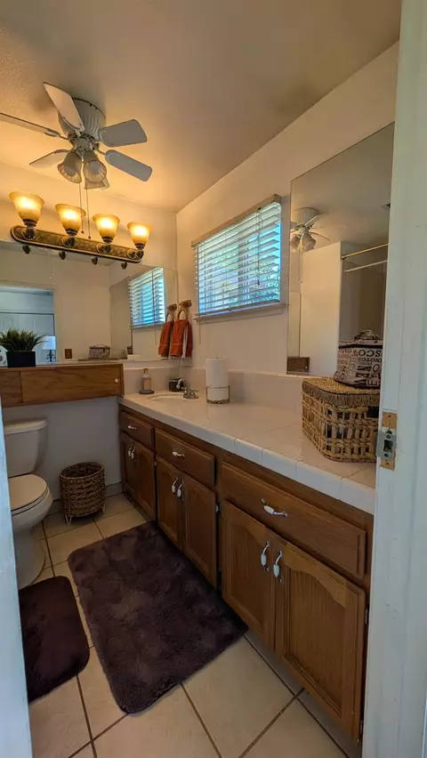 Bath - 404 Fall Ave, Madera, CA 93637 photo 3 of 4
