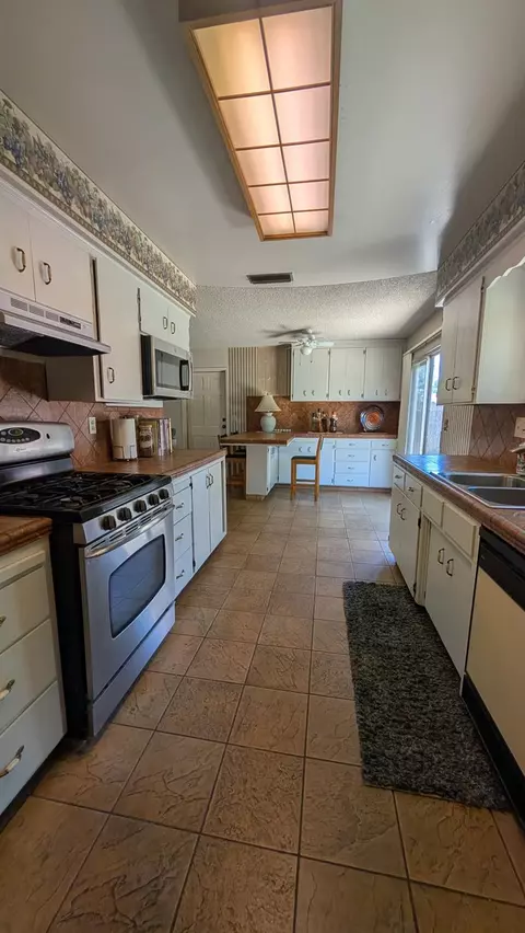 Kitchen - 404 Fall Ave, Madera, CA 93637 photo 2 of 3