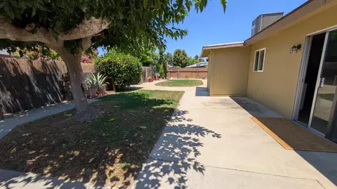 Exterior - 404 Fall Ave, Madera, CA 93637 photo 6 of 8