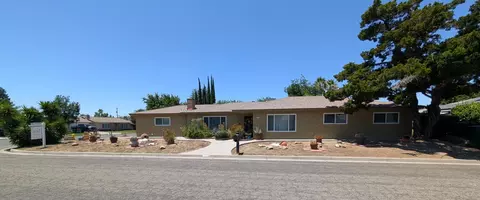 Exterior - 404 Fall Ave, Madera, CA 93637 photo 4 of 8