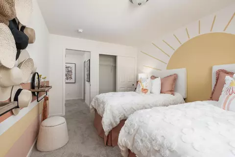 Bedroom - 6774 E Sentry Dr, Fresno, CA 93727 photo 2 of 5