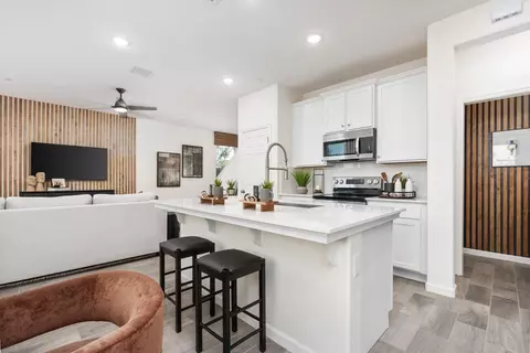 Kitchen - 6774 E Sentry Dr, Fresno, CA 93727 photo 5 of 11