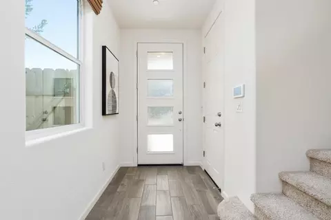 Entry Way - 6774 E Sentry Dr, Fresno, CA 93727 photo 1 of 6