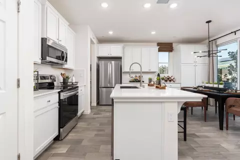 Kitchen - 6774 E Sentry Dr, Fresno, CA 93727 photo 1 of 11