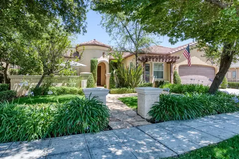 3283 Buckingham Ave, Clovis, CA 93619