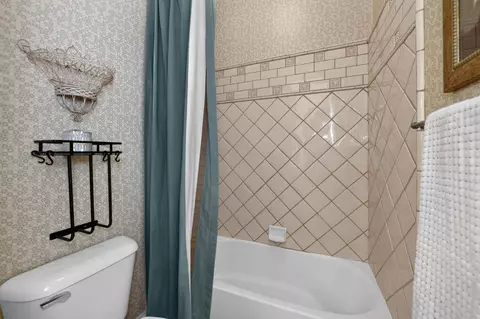 Bath - 3283 Buckingham Ave, Clovis, CA 93619 photo 2 of 5