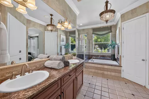 Bath - 3283 Buckingham Ave, Clovis, CA 93619 photo 3 of 5