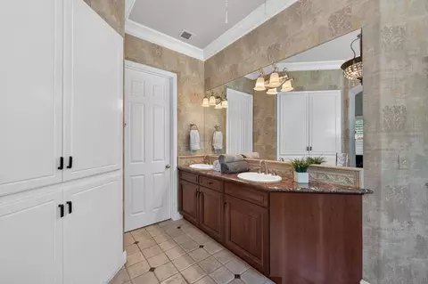 Bath - 3283 Buckingham Ave, Clovis, CA 93619 photo 4 of 5