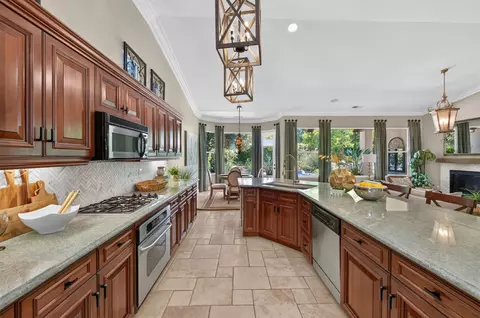Kitchen - 3283 Buckingham Ave, Clovis, CA 93619 photo 5 of 7